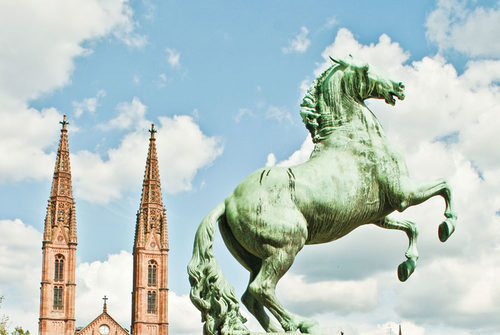 The Oranien Monument is located at the Square Luisenplatz