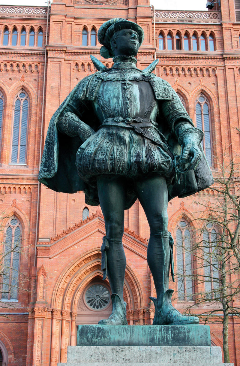 "The silent" in front of the market church