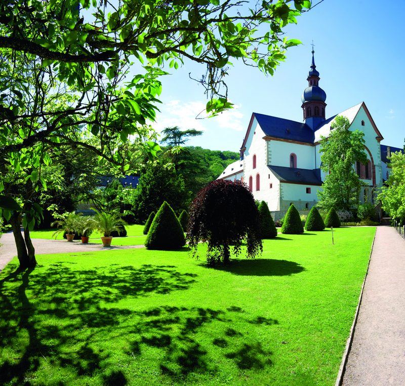 Churches, castles and palaces characterize the image of the Rheingau.